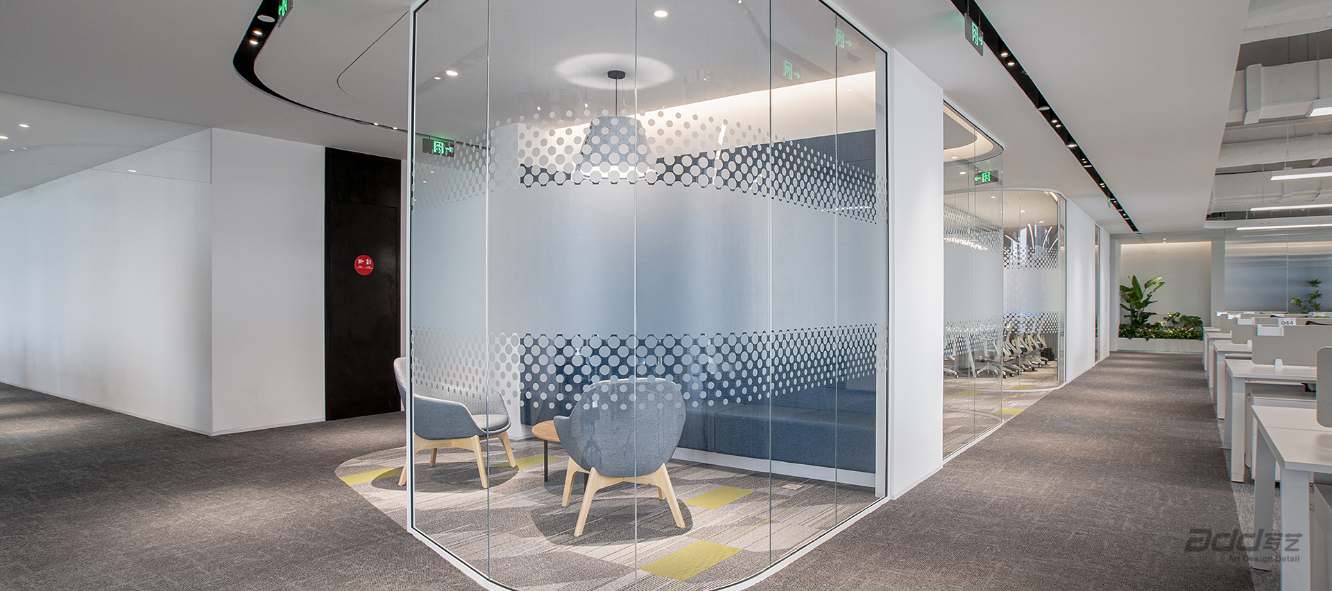 蔚來汽車(che)辦(bàn)公(gōng)樓裝(zhuang)修-會議室-pc