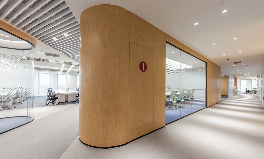 蔚來汽車(che)辦(bàn)公(gōng)樓裝(zhuang)修-辦(bàn)公(gōng)區(qu)走(zou)廊