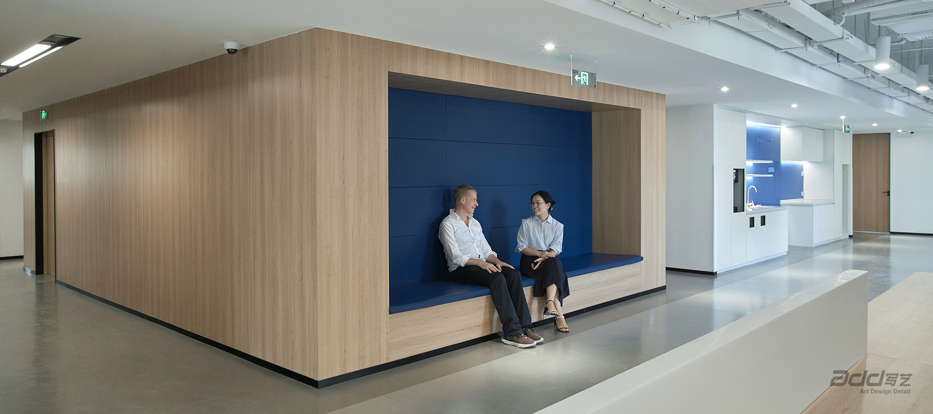 波(bo)彙科(ke)技(ji)辦(bàn)公(gōng)樓裝(zhuang)修-座談區(qu)-pc